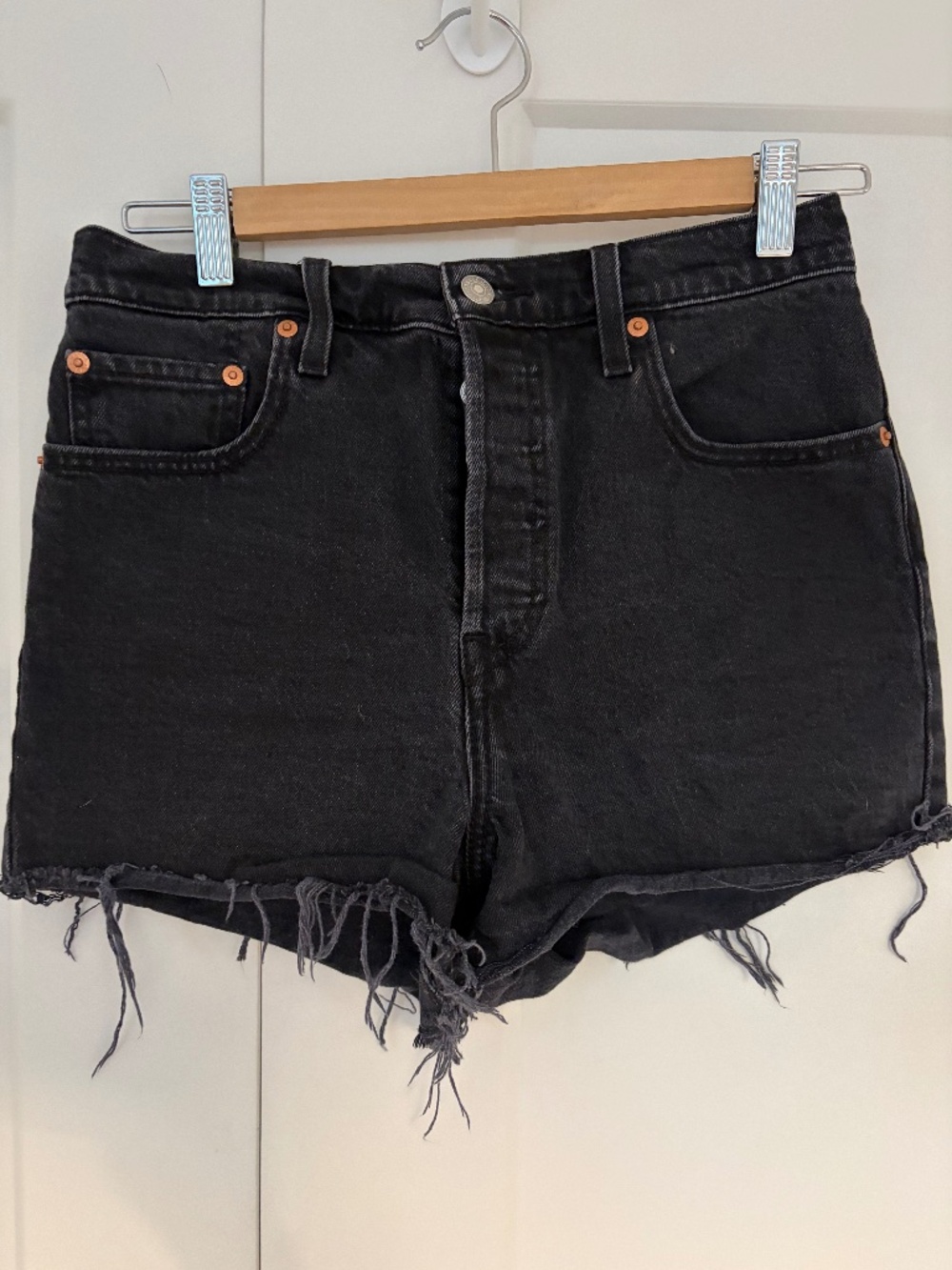 Levi Women Ribcage shorts Size 28